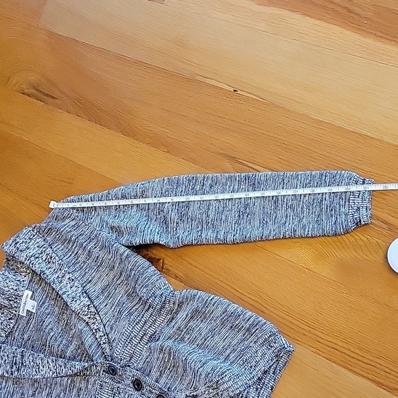 Size small women's cardigan - Picture 5 of 7